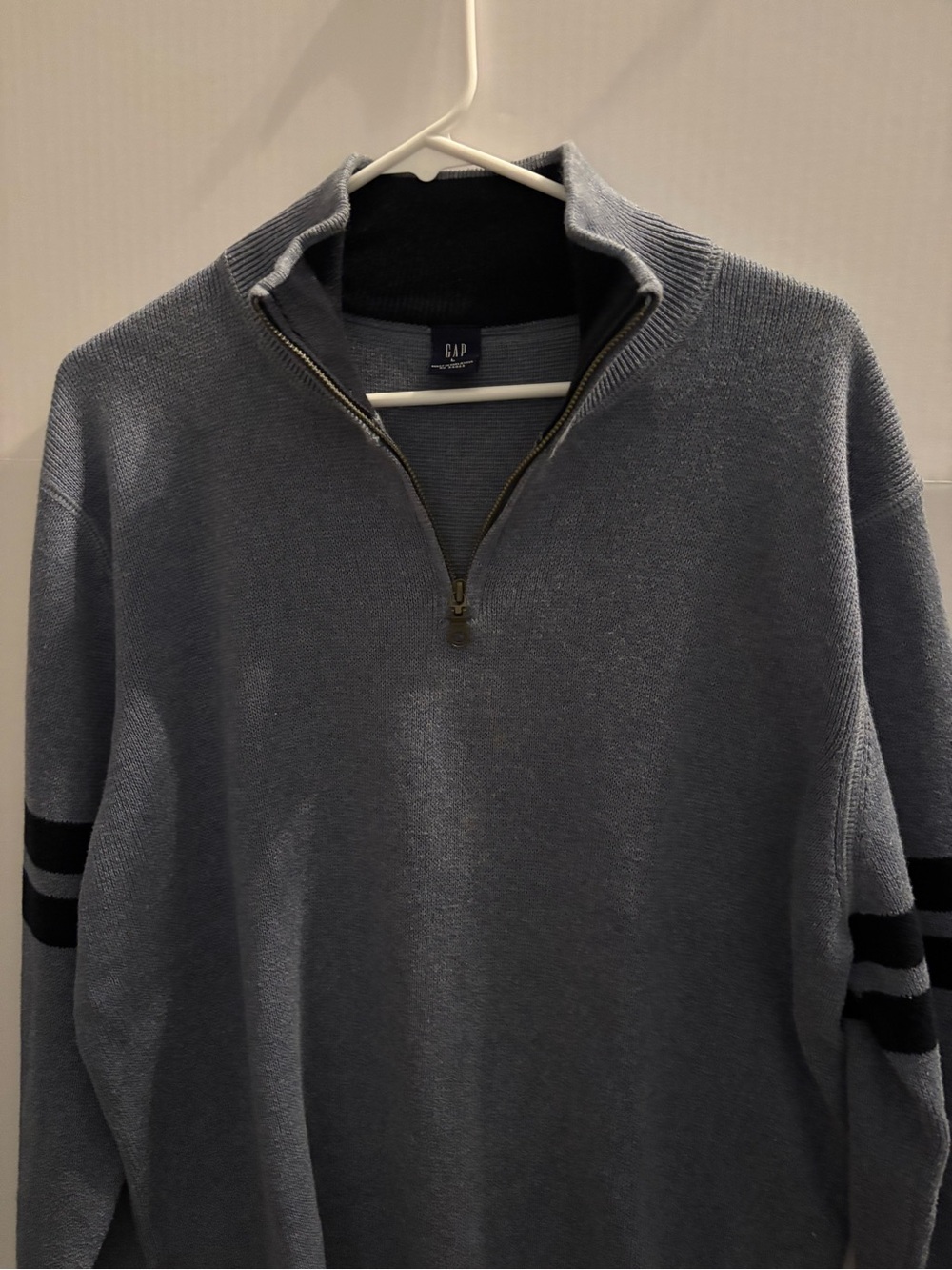 GAP Men's Slate Gray Half-Zip Sweater with Navy blue Sleeve Stripes - Picture 4 of 8